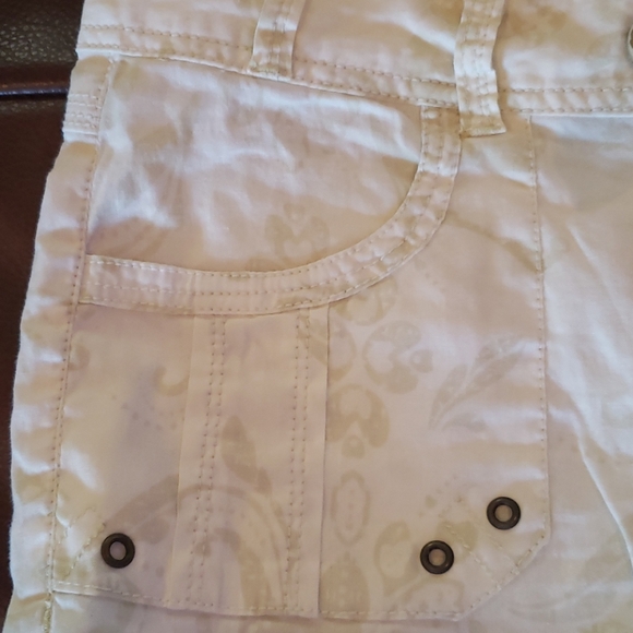 Patterned bermuda shorts - Picture 2 of 3